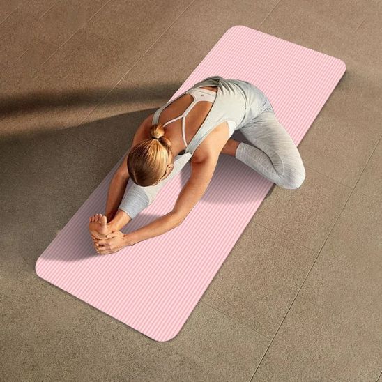 Tapis de yoga confort - étirement et souplesse femme