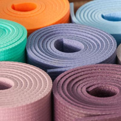 tapis de sport yoga fitness enroulés colorés collection variété épaisseurs confort musculation