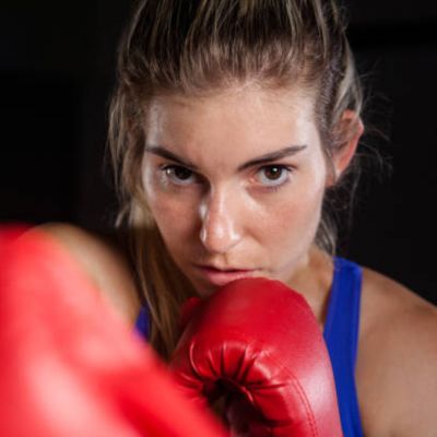 Gants boxe rouge performants ajustables femme entrainement sac de frappe