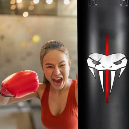sac-de-boxe-bon-pour-evacuer-stress-femme-avec-gants-MMA-frappe-sac-suspendu