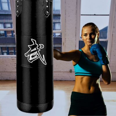 sac-de-boxe-le-meilleur-pour-cardio-endurance-agilite-femme-avec-gants-de-boxe-entrainement-sac-de-frappe-suspendu
