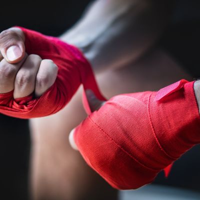 bande boxe rouge protection optimale homme protege main et poignet pour entrainement fitness boxe cardio