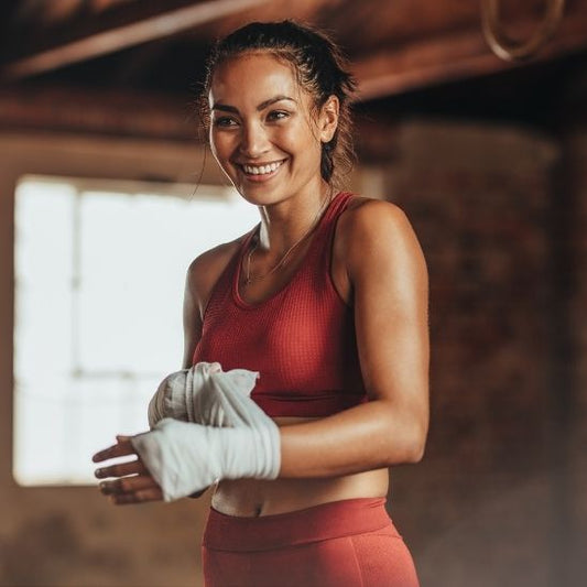 bande pour boxe blanc bandage entrainement femme mains poignets proteges