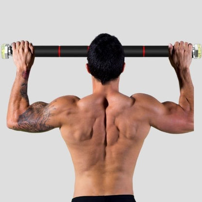 barre a traction avec systeme de verrouillage que homme utilise pour faire tractions et releves maison