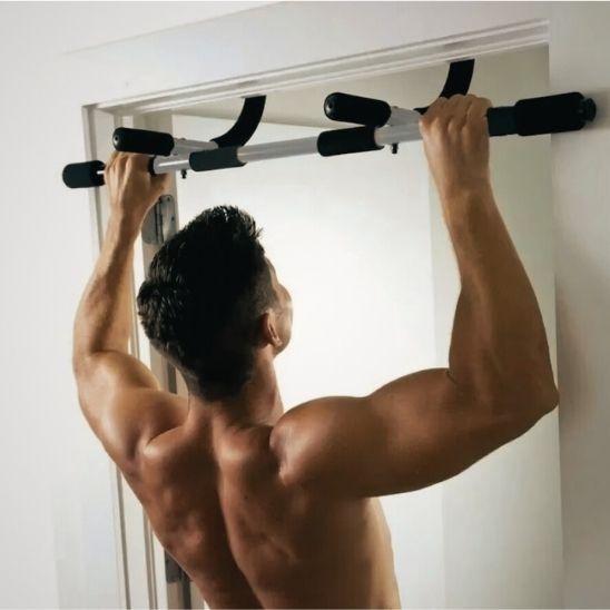 barre à traction porte sans perçage -homme fait des pull-ups