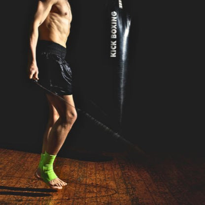 corde a-sauter entrainement intensif boxeur sauts rapides gymnase