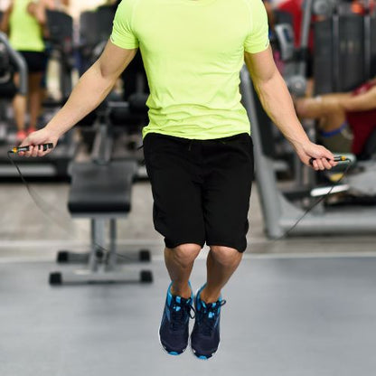 corde à sauter fitness musculation jeune homme exercices en salle de sport