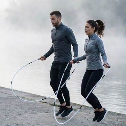 corde a sauter perle remise en forme couple en entrainement