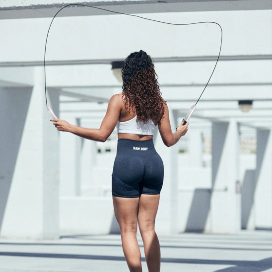 corde a sauter maigrir femme entrainement exterieur 