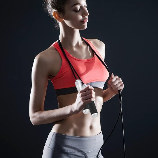 corde a sauter musculation femme belle silhouette ventre plat