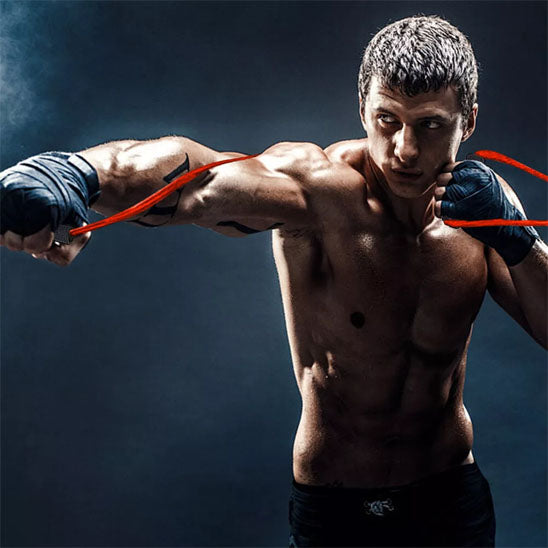 élastique sport - entrainement  exercice de  coordination par boxeur