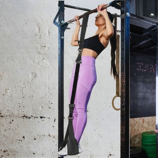 femme a barre musculation avec elastique pour traction