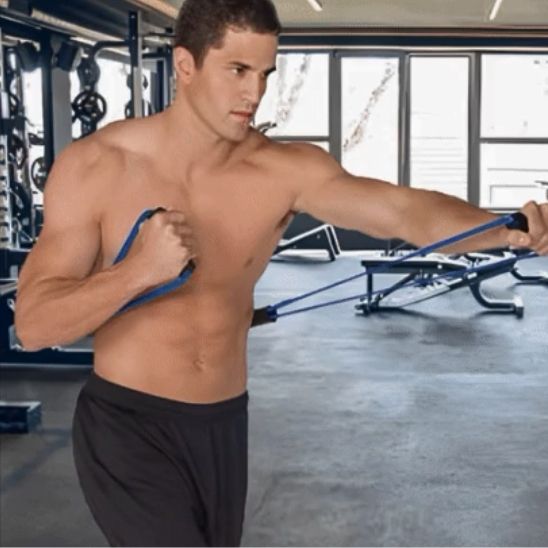élastique sport entrainement musculation de jeune homme au gymnase 
