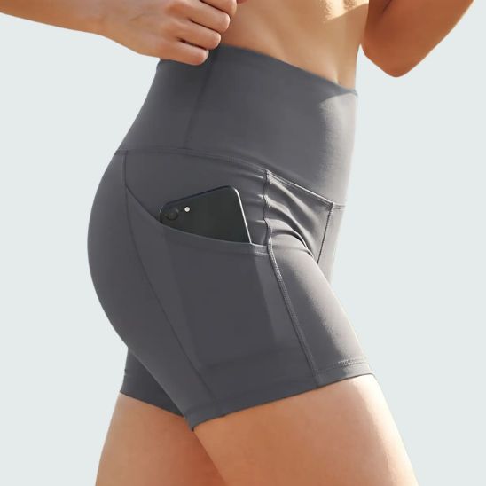 short-de-sport-femme-respirant-confort-poches-gris