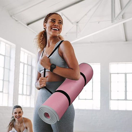 tapis de gym caoutchouc flexible femme transporte tapis enroule