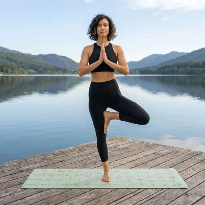Tapis yoga antidérapant - posture équilibre arbre en plein air