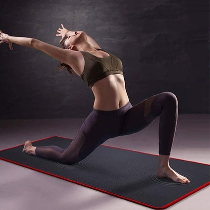 tapis-de-gym-protection-articulations-pieds-femme-posture-complexe-yoga